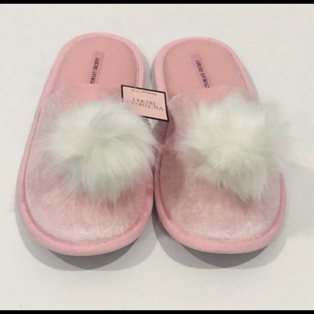 Victoria’s Secret Pink Pom Pom Slippers